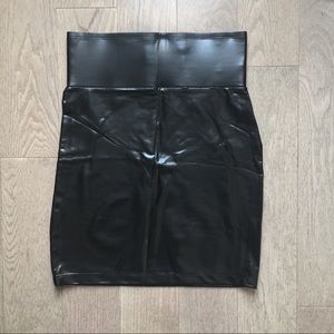 SOLD🚫 Faux Leather Mini Skirt, Stretchy SOLD🚫